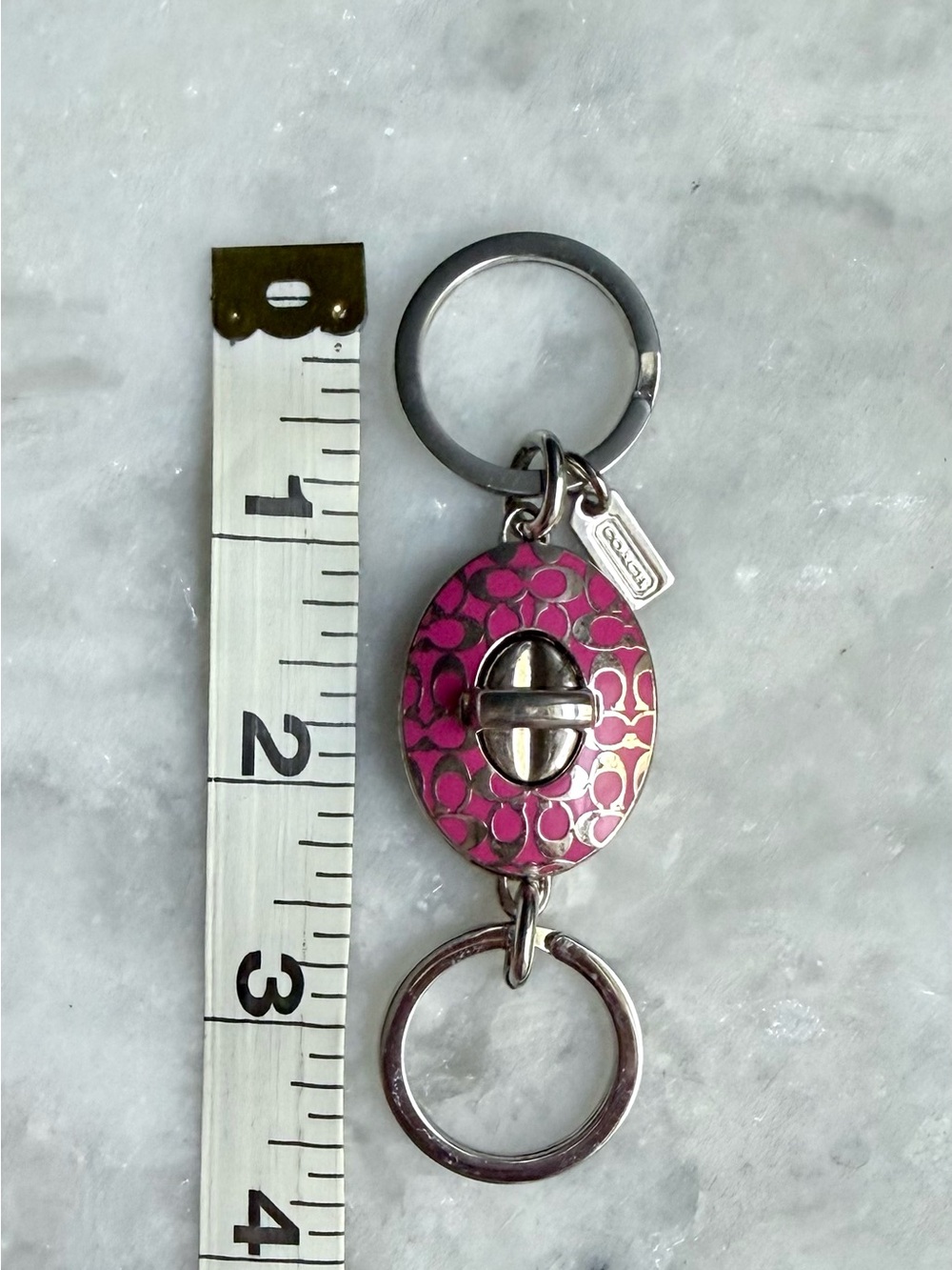 Vintage Coach Pink Enamel Signature Turnlock Valet Keyring Silver Hardware - Picture 8 of 8